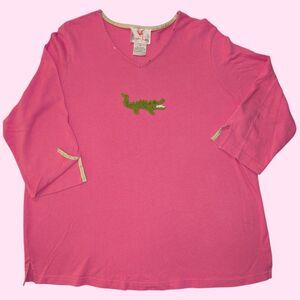 Quacker Factory Womens Top Sz 1X V-neck Stitched Alligator Pink 3/4 Sleeve
